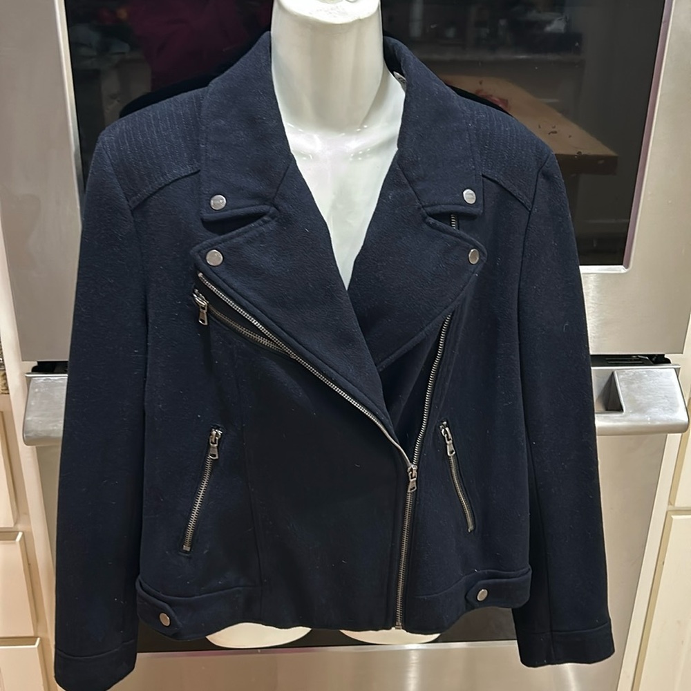 Levi’s size large black zipper up jacket with 3 zipper front pockets. See photos